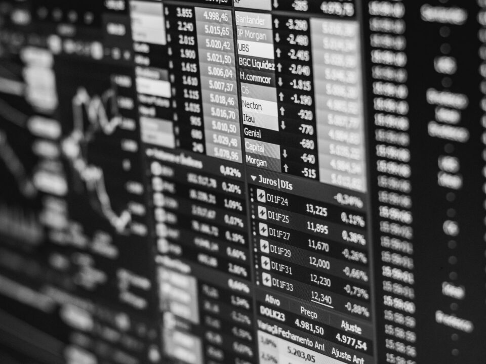 Con đường lên thị trường mới nổi: Việt Nam còn cách FTSE Russell bao xa, và dòng vốn nào sẽ đổ về — Lotus Investment Group
