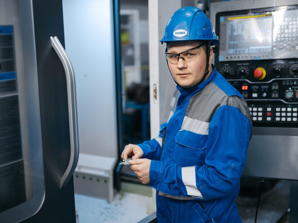 Rời khâu lắp ráp: Việt Nam đang leo lên đâu trên chuỗi giá trị công nghiệp — Lotus Investment Group