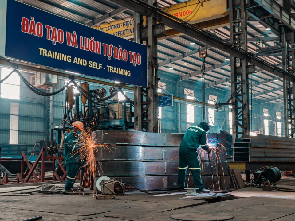 Đọc số giải ngân FDI: khoảng cách vốn đăng ký và vốn thực hiện đang khép lại — Lotus Investment Group