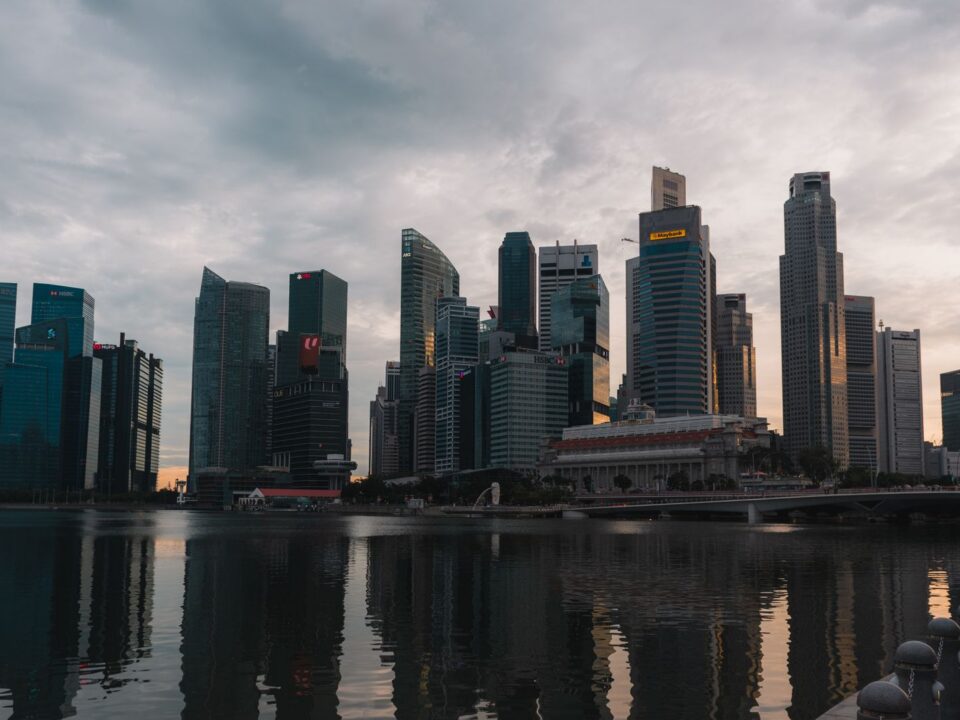 Hành lang vốn Singapore – Việt Nam: trục tài chính – công nghiệp định hình dòng đầu tư ASEAN — Lotus Investment Group