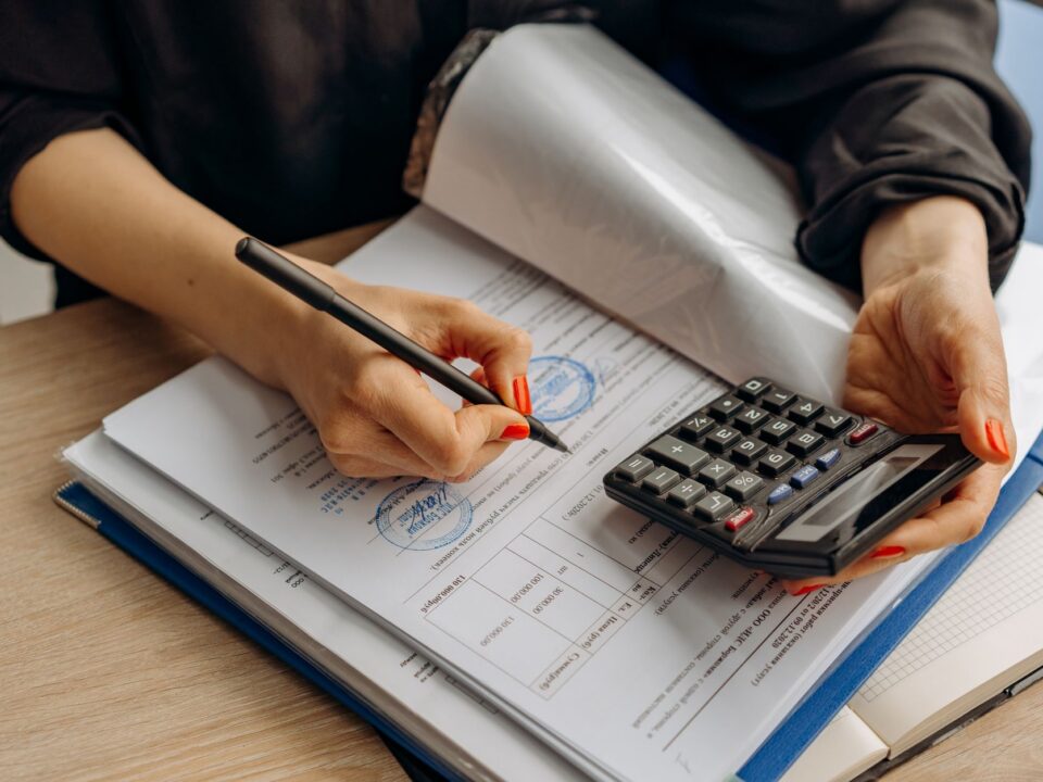 Bên trong cỗ máy kỷ luật vốn công: khung chi tiêu trung hạn, cổng giải ngân và hậu kiểm — Lotus Investment Group