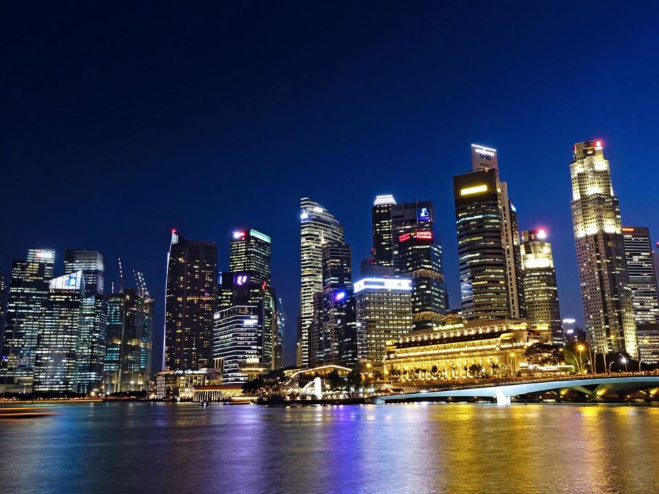 Việt Nam giành ngách nào trong cuộc đua trung tâm tài chính với Singapore, Hong Kong và Bangkok — Lotus Investment Group