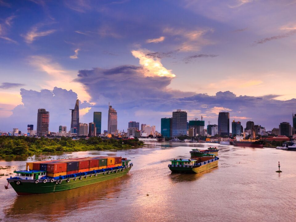Phối hợp kinh tế Việt – Nhật: cơ hội nâng cấp công nghiệp và bài toán không để lệ thuộc một nguồn vốn — Lotus Investment Group
