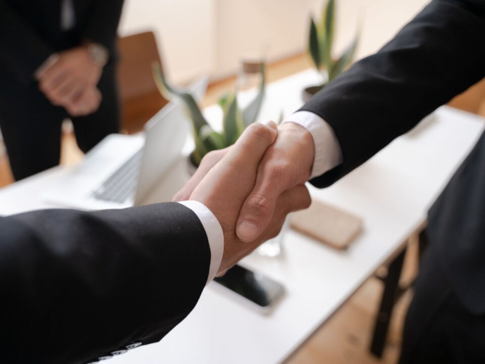Người chủ vô hình: vì sao nhà đầu tư nước ngoài hiếm khi gặp đúng người bán ở Việt Nam — Lotus Investment Group