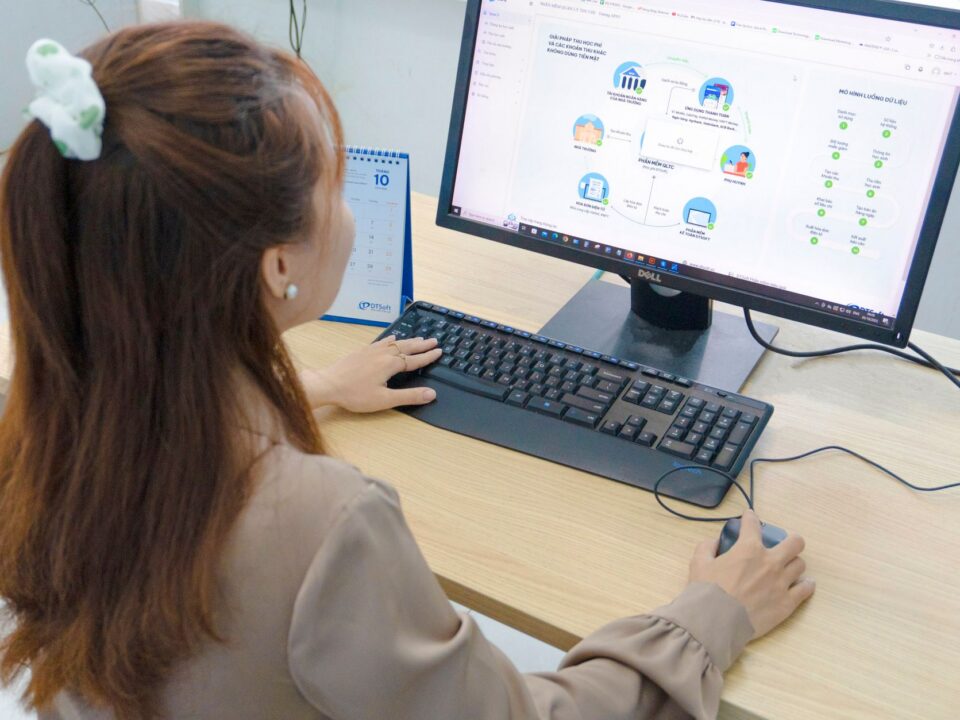 Chuyển đổi số và đổi mới sáng tạo: con đường đưa Việt Nam tới tăng trưởng 6%+ — Lotus Investment Group