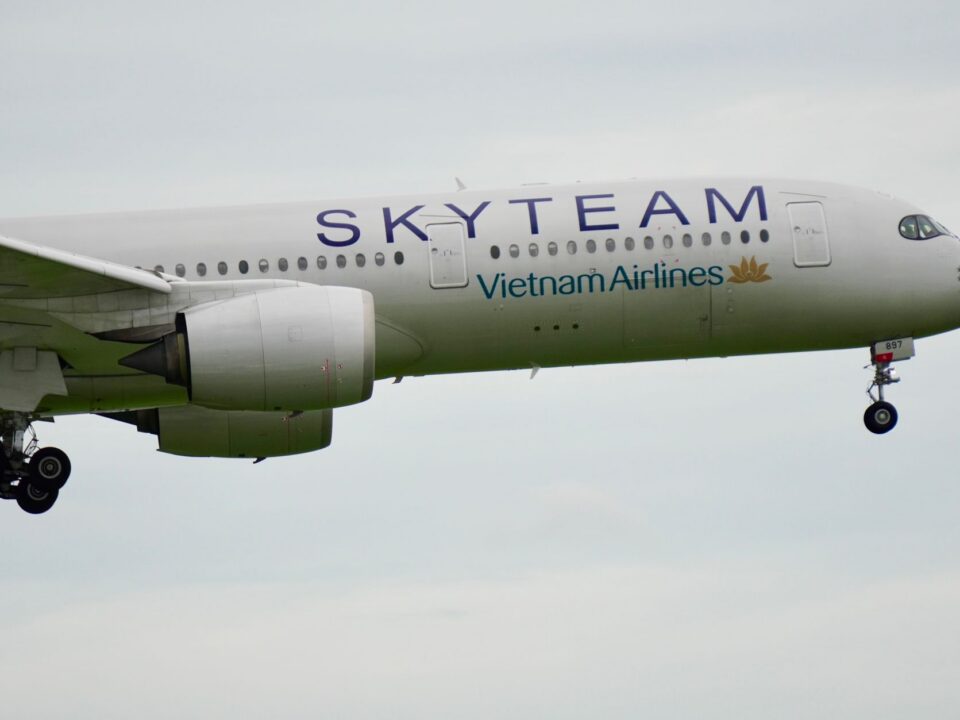 Vietnam Airlines: hồ sơ doanh nghiệp và triển vọng chiến lược đến 2030 — Lotus Investment Group
