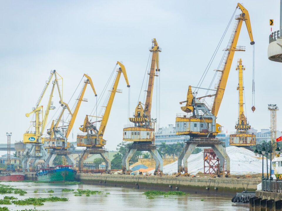 Giữ đà dòng vốn: triển vọng FDI của Việt Nam giữa cuộc tái sắp xếp toàn cầu — Lotus Investment Group